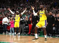 斯玛特迎来湖人首秀