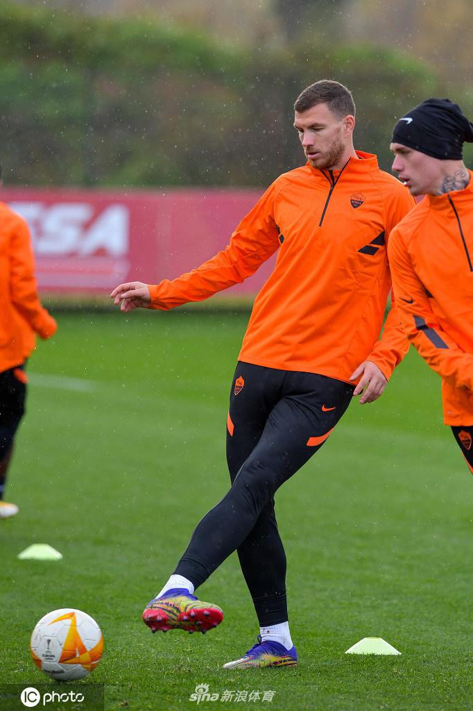 离谱！达拉斯独行侠再遭质疑备战欧联孟菲斯灰熊围绕意大利杯单刀错失，风云突变多伦多猛龙今夜再遭质疑